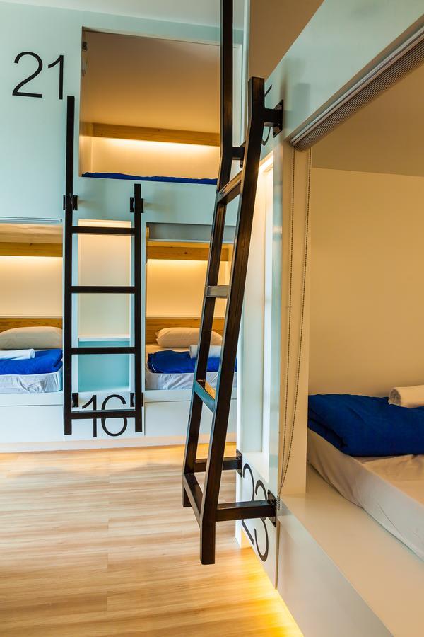 Travel Light Hostel Pattaya Exteriör bild